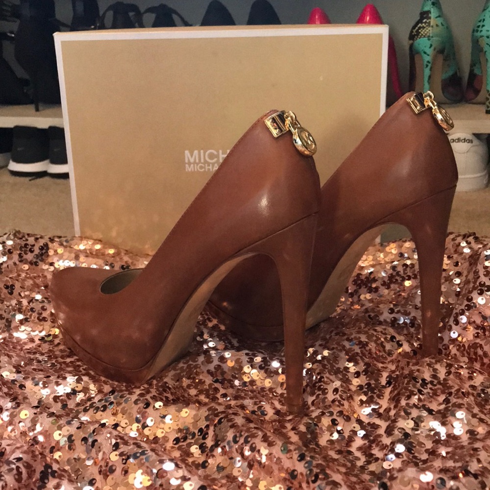 Size 8 gently worn Michael Kors Hamilton pump